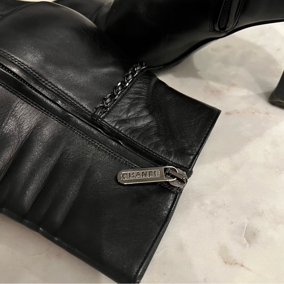 Chanel black leather booties with silver chain size 40 - Picture 8 of 11